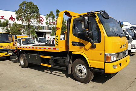 专业快速道路救援提供充电救援、换轮胎救援、故障拖车救援等服务